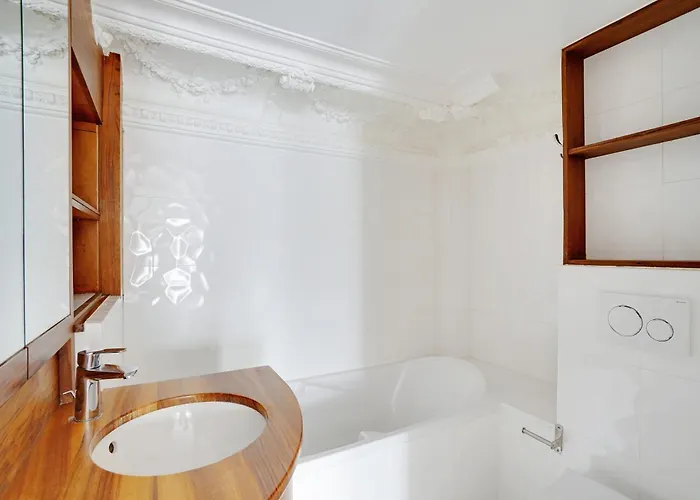 Ecrin Prive Au Parc Monceau